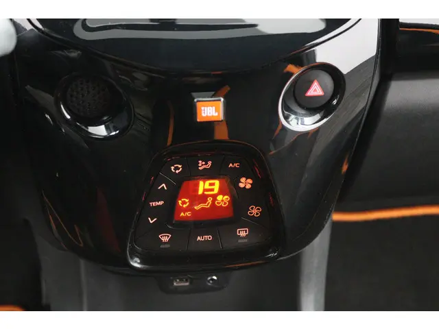 Toyota Aygo 1.0 VVT-i x-JBL 2021 Benzine 7