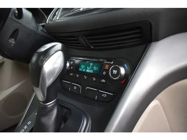 Ford Kuga 2.5 automaat 2014 Benzine 18