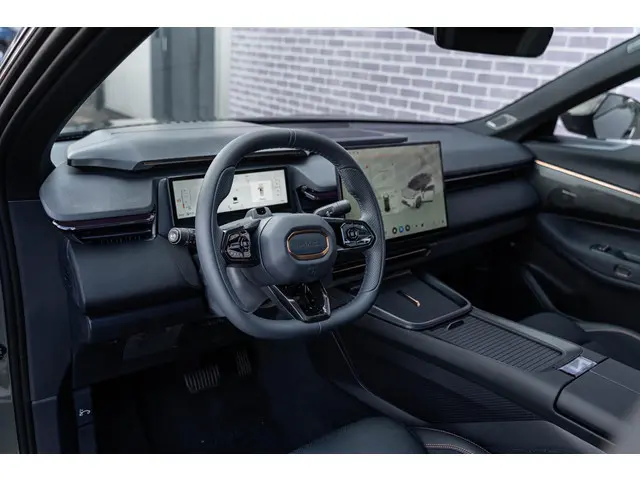 Lynk & Co 08 1.5 More 2025 Hybride Benzine 2