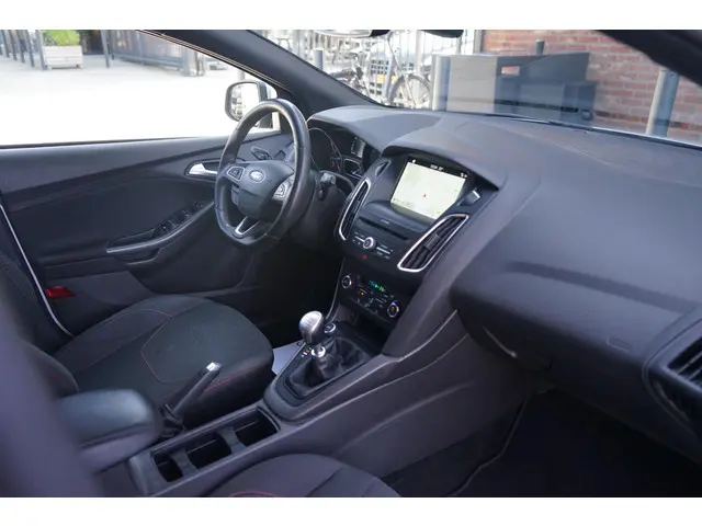 Ford Focus 1.0 ST-Line 2018 Benzine 2