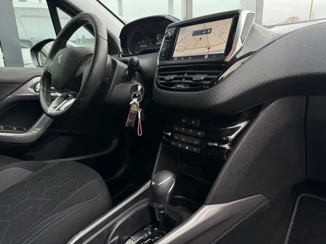 Peugeot 2008 1.2 PureTech Blue Lease Allure 2019 Benzine 19