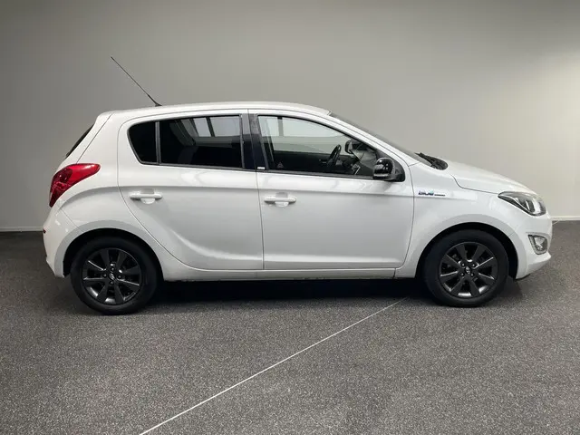 Hyundai i20 1.2i Go! 2015 Benzine 20