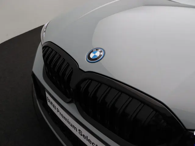 BMW 3 Serie Sedan 330e 2025 Hybride Benzine 7