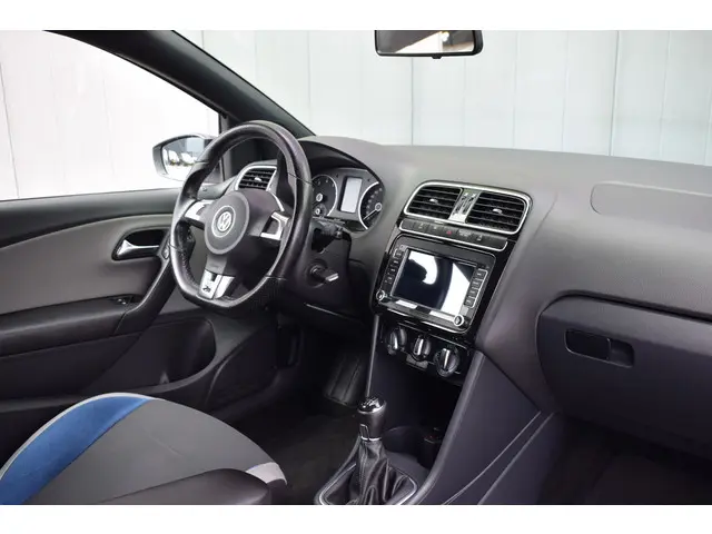 Volkswagen Polo 1.4 TSi 140pk BlueGT 2013 Benzine 2