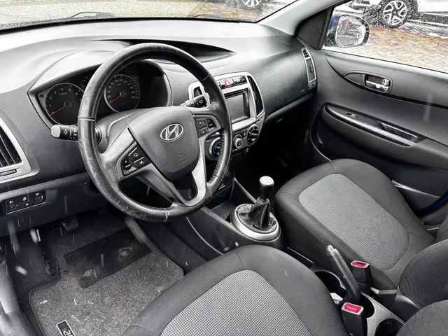 Hyundai i20 1.2i i-Deal 2014 Benzine 9