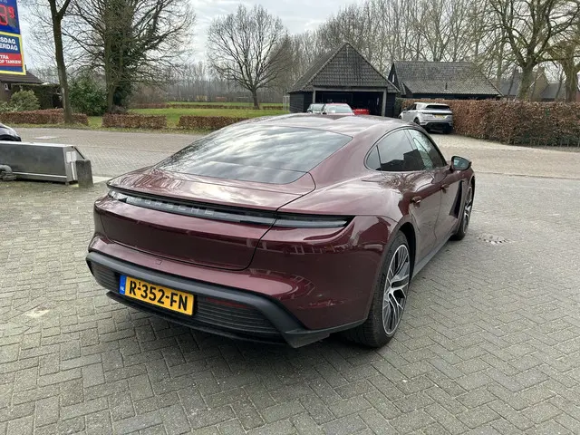 Porsche Taycan Performance 84 kWh 2022 Elektrisch 6