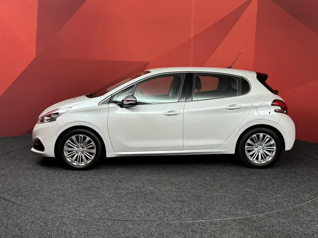 Peugeot 208 1.2 PureTech Allure 2019 Benzine 22