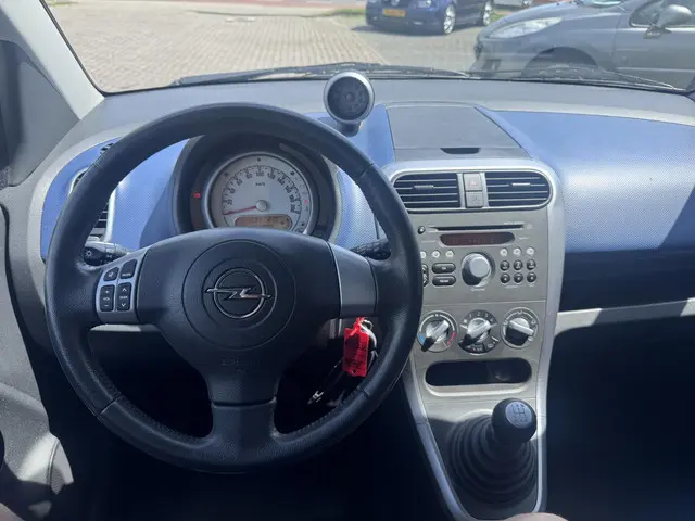 Opel Agila 1.2 Edition 2015 Benzine 11