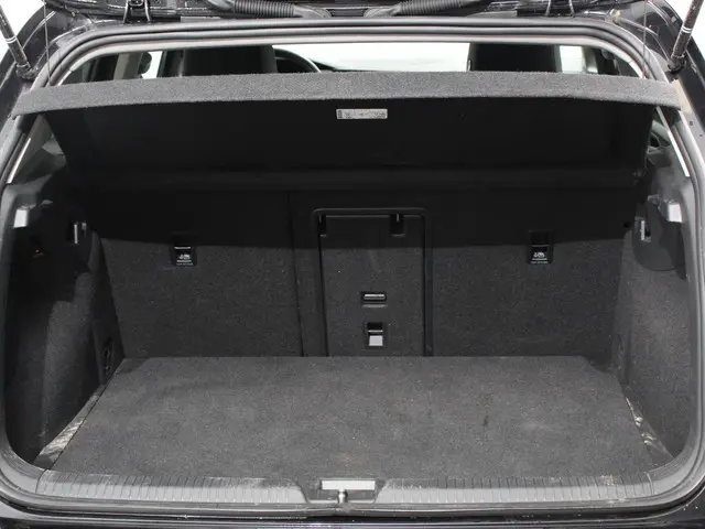 Volkswagen Golf 1.5 eTSI 150pk DSG Style 2023 Benzine 10
