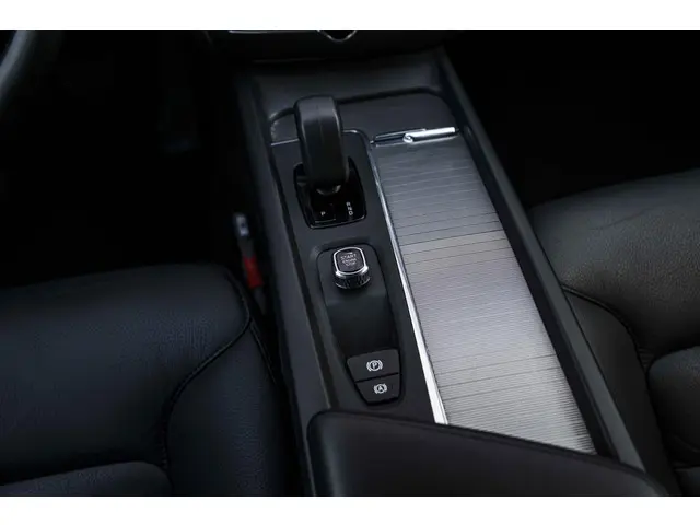 Volvo V60 2.0 B3 Essential Edition 2023 Benzine 14