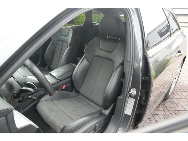 Audi A6 Avant 40 TFSI S edition 2022 Benzine 4