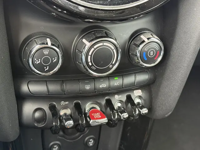 MINI Cooper One 1.5 Business Edition 2021 Benzine 31