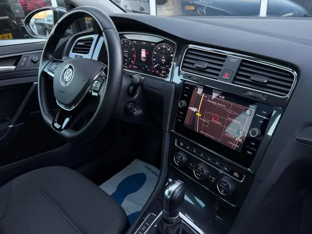 Volkswagen Golf 1.0 TSI Highline / ACC / LED 2018 Benzine