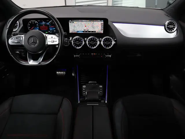 Mercedes-Benz GLA 250 e AMG Line 2022 Hybride Benzine 14