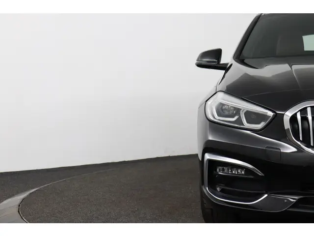 BMW 1 Serie 118i High Executive 2021 Benzine 27