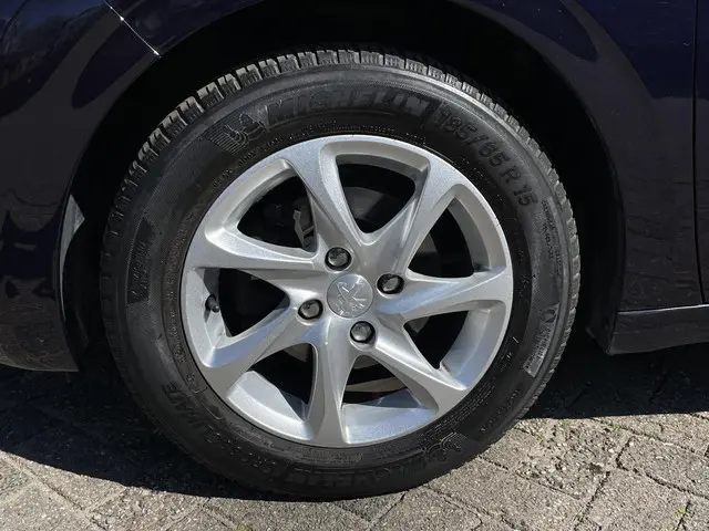 Peugeot 208 1.2 PureTech Style 2015 Benzine 24
