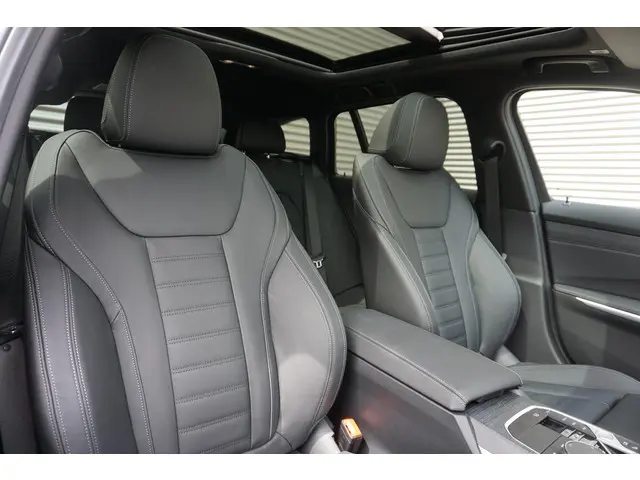 BMW 3 Serie Touring 330e 2025 Hybride Benzine 8