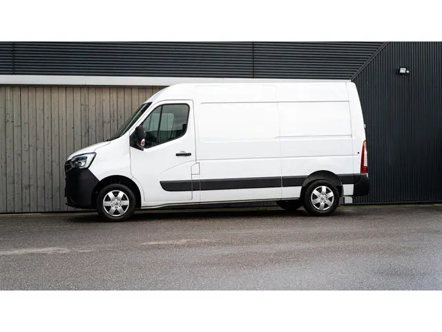 Renault Master T35 2.3 dCi 135 L2H2 Comfort 2022 Diesel 28