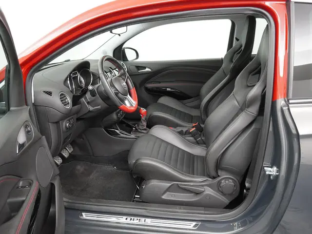 Opel ADAM 1.4 Turbo S 150pk 2015 Benzine 11