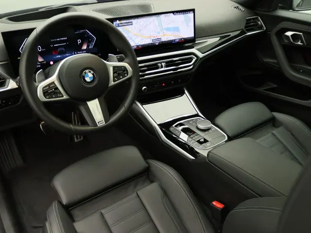 BMW 2 Serie 220i Coupé 2024 Benzine 13