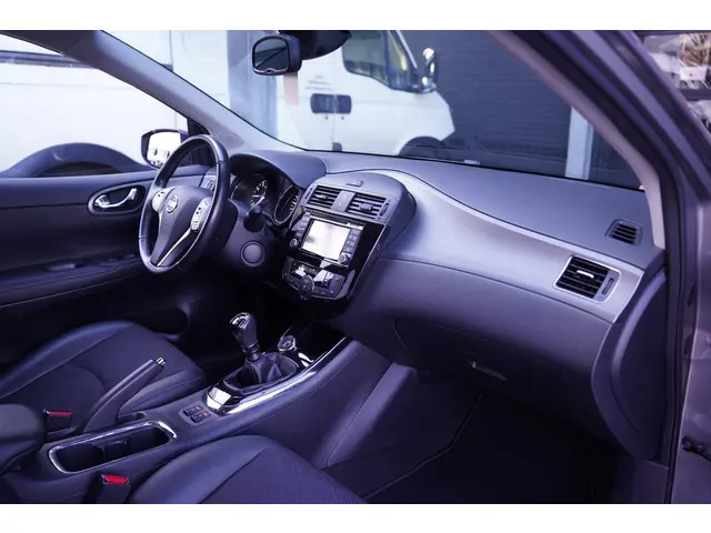 Nissan Pulsar 1.2 DIG-T N-Connecta 2018 Benzine 28
