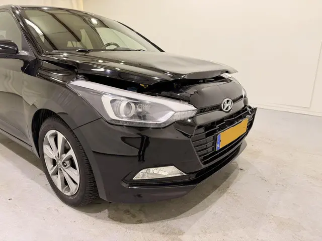 Hyundai i20 I-20 1.2 Premium Passion Navi 2018 Benzine 37