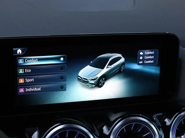 Mercedes-Benz GLA 180 AMG Line 2025 Benzine 24