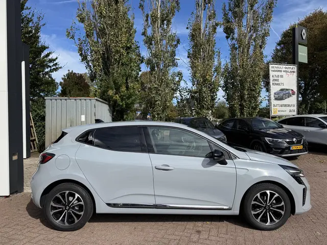 Renault Clio 1.0 TCe 90 GPF Techno 2025!! 2025 Benzine 4