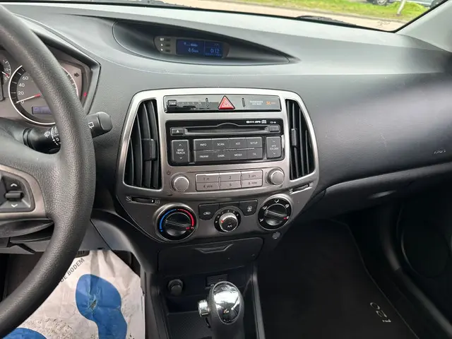 Hyundai i20 1.4i i-Vision 2013 Benzine 10