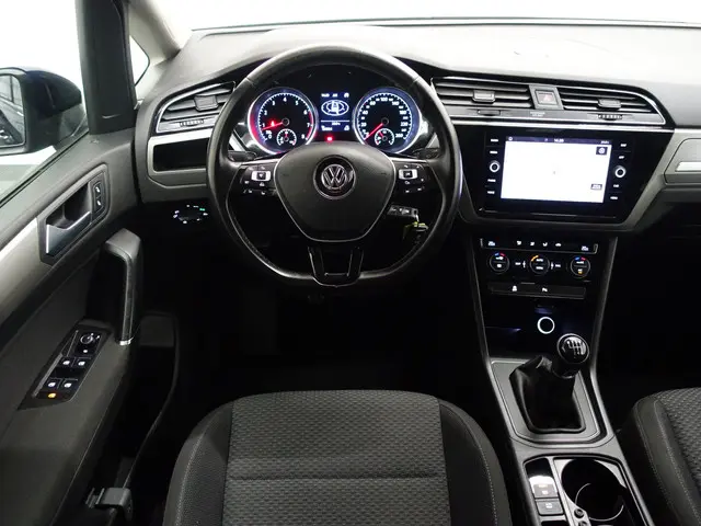 Volkswagen Touran 1.2 TSI Highline- 2018 Benzine 6