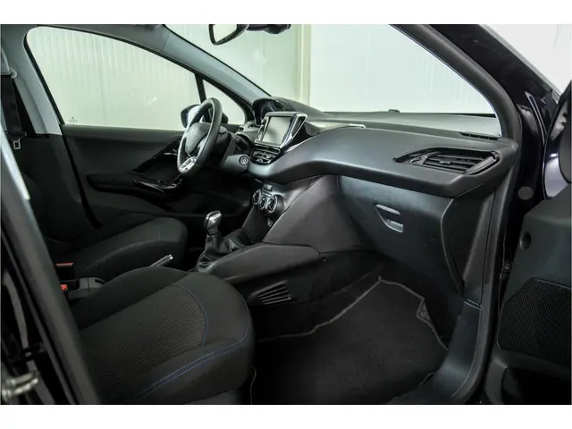 Peugeot 208 1.2 PureTech Signature 2019 Benzine 12