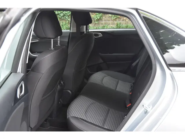 Kia Ceed 1.0 T-GDi DynamicLine 2023 Benzine 9