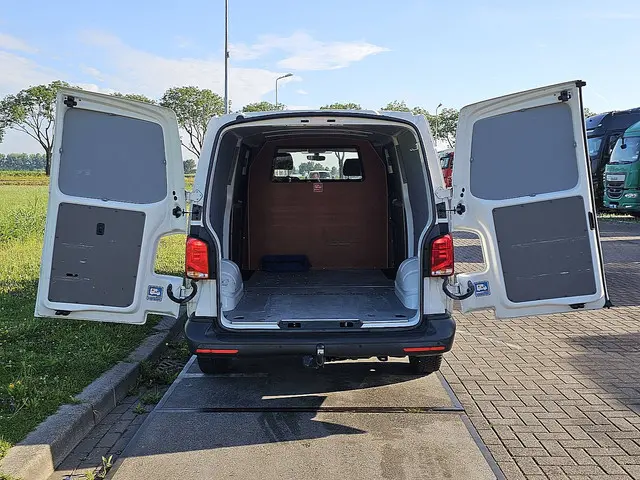 Volkswagen Transporter 2.0 TDI 2020 Diesel 13
