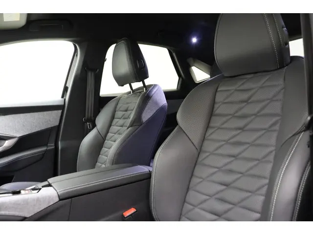 Peugeot e-3008 GT 73 kWh 2024 Elektrisch 34