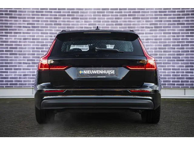 Volvo V60 2.0 B3 Essential Edition 2023 Benzine 10