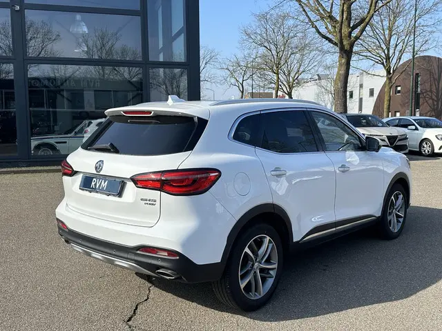 MG EHS 1.5 TGDI Luxury 2023 Hybride Benzine 5