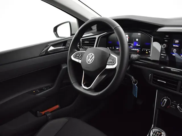 Volkswagen Polo 1.0 TSI Life Edition 2024 Benzine 14