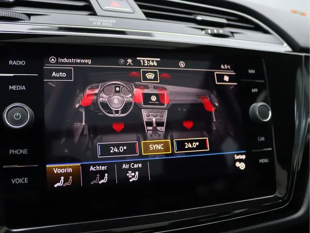 Volkswagen Touran 1.5 TSI Highline 7-zits 2023 Benzine 56