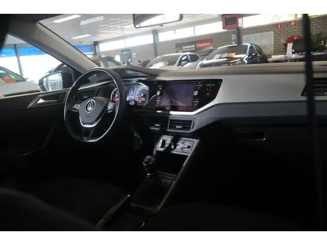 Volkswagen Polo 1.0 TSI R-Line Edition 2021 Benzine 22