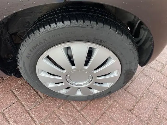 Peugeot 107 1.0 Active 2013 Benzine 17