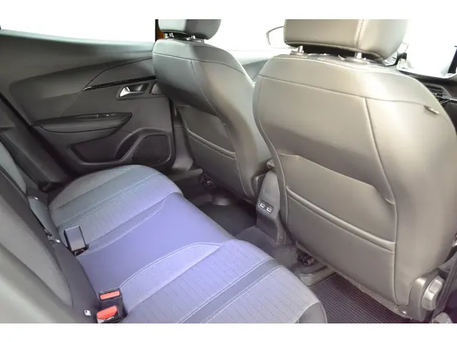 Peugeot 2008 1.2 Puretech 130pk Allure 2021 Benzine 18