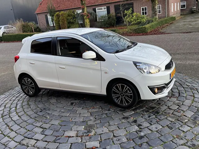 Mitsubishi Space Star 1.2 Invite 2019 Benzine 32