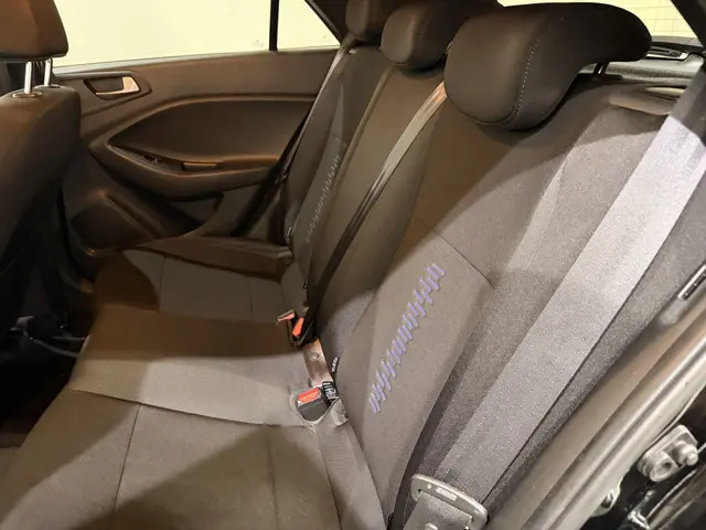 Hyundai i20 I-20 1.2 Premium Passion Navi 2018 Benzine 23