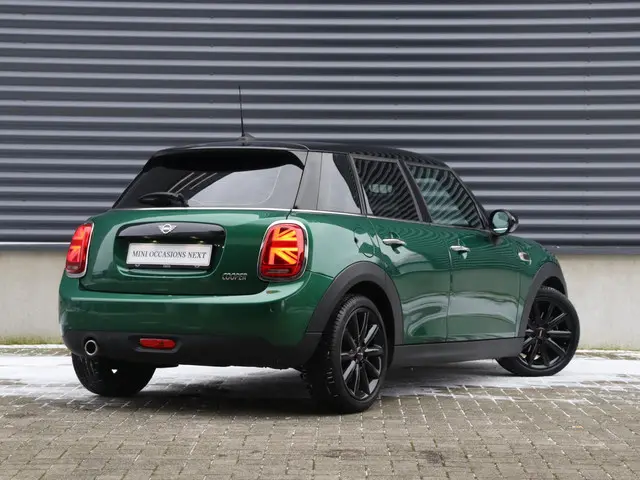MINI 5-Deurs Cooper 2019 Benzine 2