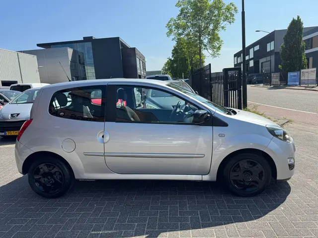 Renault Twingo TWINGO AUTOMAT CLIMA CRUISE 2012 Benzine 6
