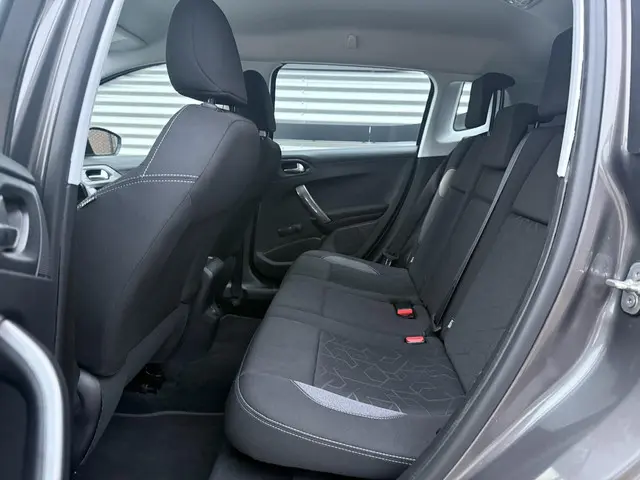 Peugeot 2008 1.2 PureTech Blue Lion 2016 Benzine 10