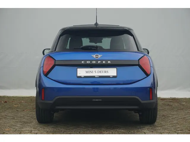MINI 5-Deurs Cooper C 2025 Benzine 5