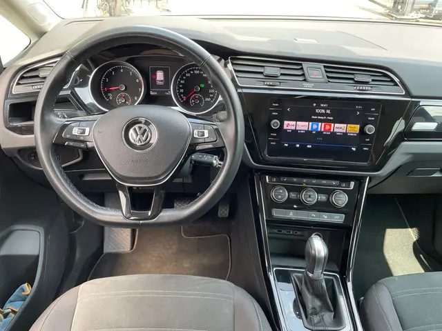 Volkswagen Touran 1.5 TSI Highline 2019 Benzine 23
