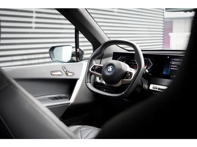BMW iX xDrive40 Excellence 77 kWh 2022 Elektrisch 43