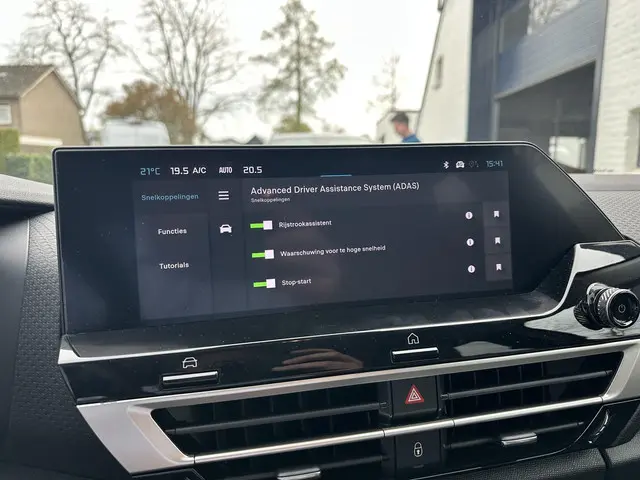 Citroën C4 1.2 Hybrid 145 PK Max 2025 Hybride Benzine 18